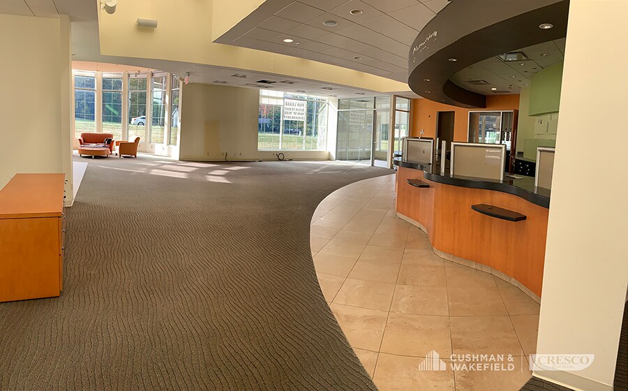 More Photos Of 1011 E Aurora Rd, Macedonia Storefront Retail Office For Lease
