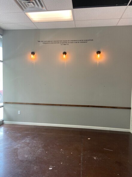 More Photos Of 2626 S Oneida St, Green Bay Storefront For Lease