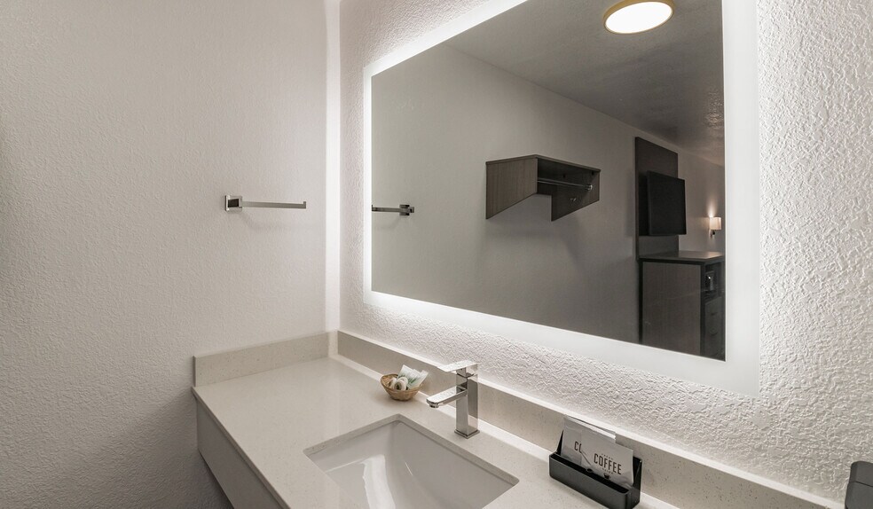 More Photos Of 754 Horizon Dr, Grand Junction Hotel For Sale