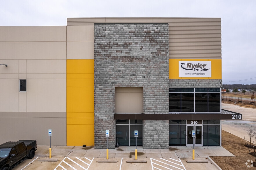 More Photos Of 210 Sunridge Blvd, Wilmer Distribution For Lease