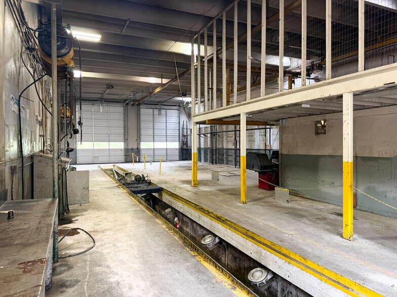 More Photos Of 6300 Glenwood Ave, Everett Warehouse For Sale