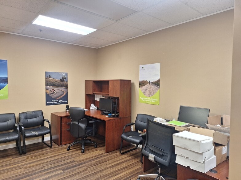 More Photos Of 1808 Bowen Rd, Nanaimo General Retail For Lease