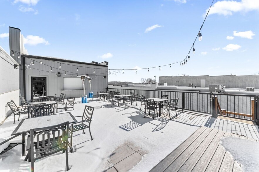 More Photos Of 508 S Main St, Grain Valley Bar For Lease