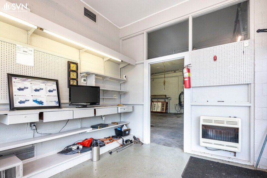 More Photos Of 212 N Main St, Cynthiana Auto Repair For Sale