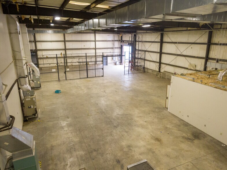 More Photos Of 4000 Memorial Pky SW, Huntsville Manufacturing For Lease