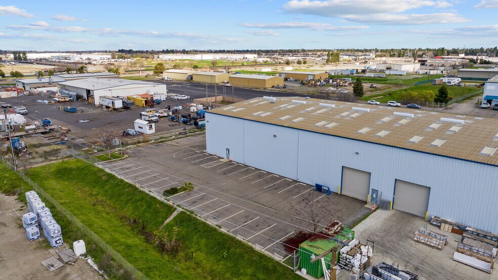 More Photos Of 7345 W Goshen Ave, Visalia Warehouse For Lease