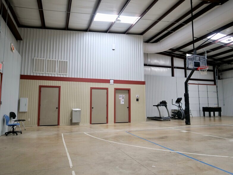 More Photos Of 4150 Highway 36 S, Brenham Shelter For Sale