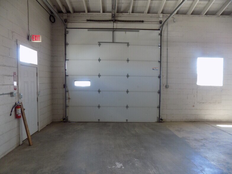 More Photos Of 1544 S Main St, Ottawa Distribution For Sale