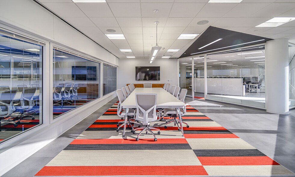 More Photos Of 2425 West Loop South, Houston Office For Lease