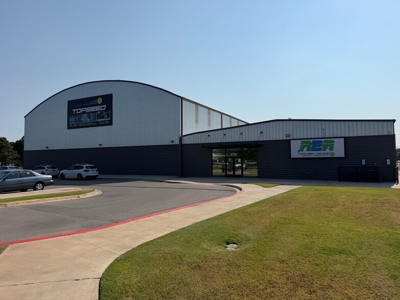 More Photos Of 2795 E 91st St, Tulsa Sports And Entertainment For Sale