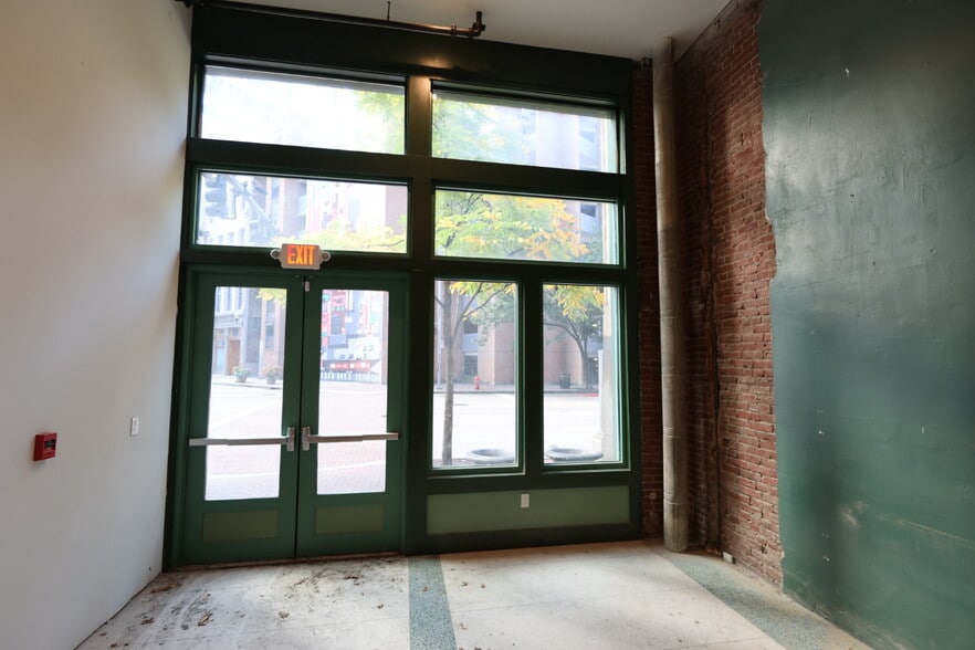 More Photos Of 915 Liberty Ave, Pittsburgh Apartments For Lease