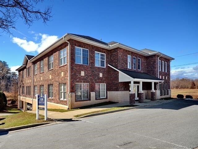 More Photos Of 120 Chadwick Square Ct, Hendersonville Medical For Lease