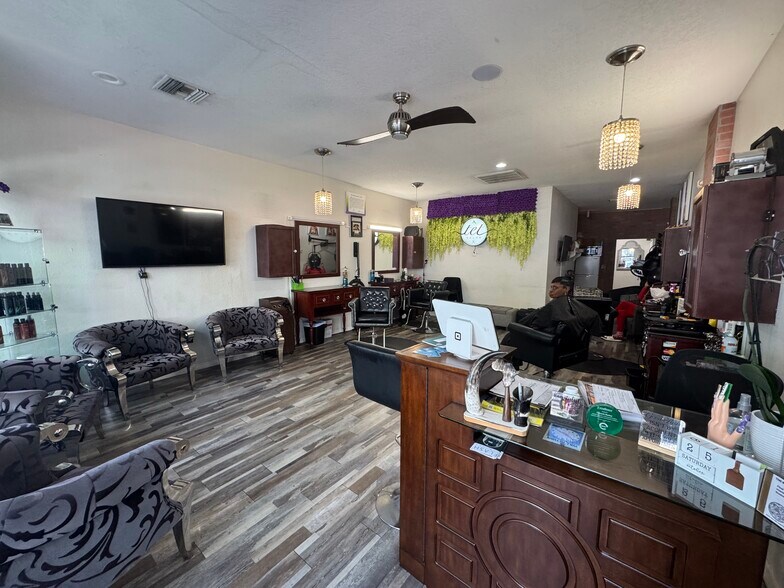 More Photos Of 1610 Central Ave, Saint Petersburg Storefront For Lease