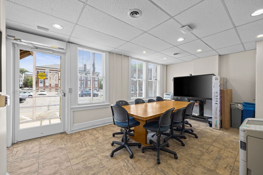 More Photos Of 1312 W Main St, Richmond Office For Lease