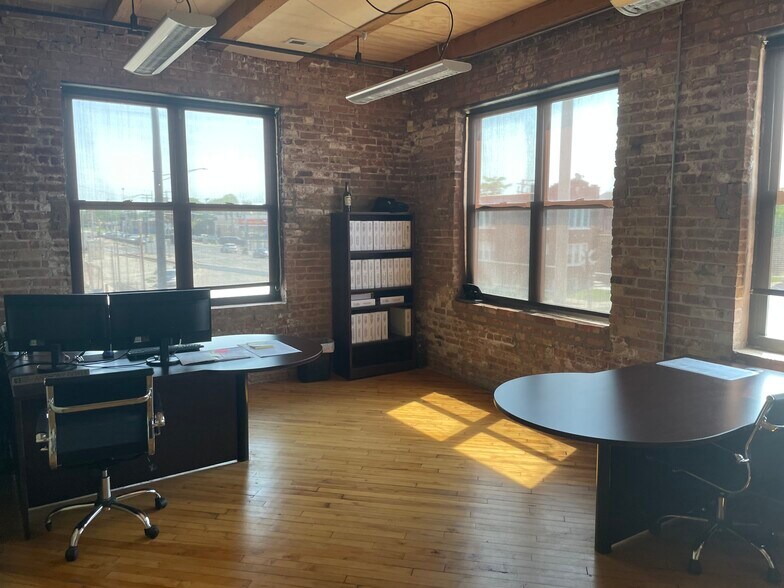 More Photos Of 4830 W 16th St, Cicero Distribution For Sale
