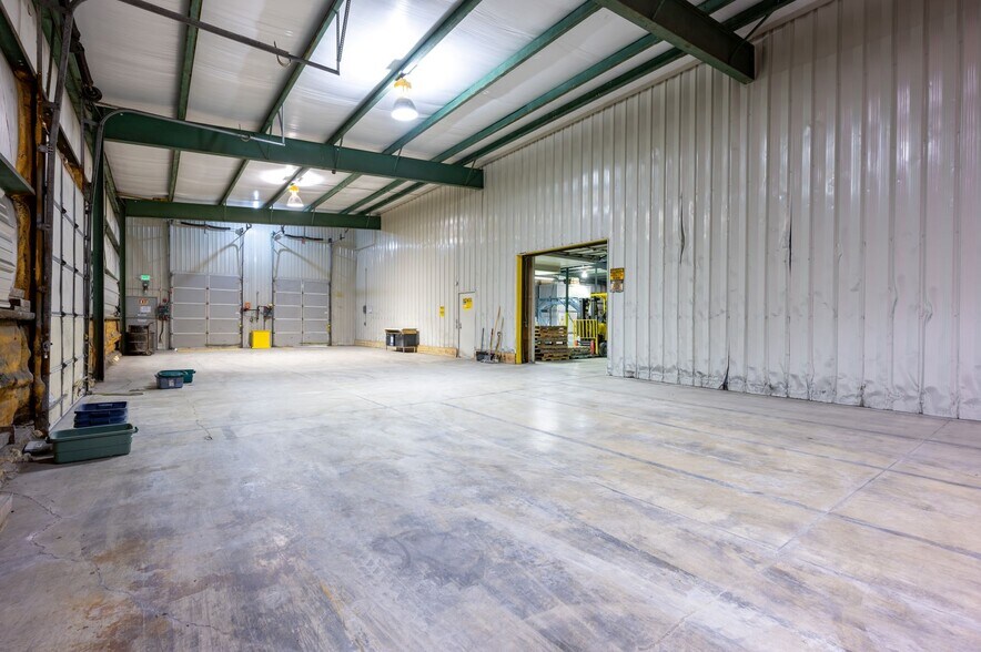 More Photos Of 701 N K Ave, Vinton Industrial For Lease