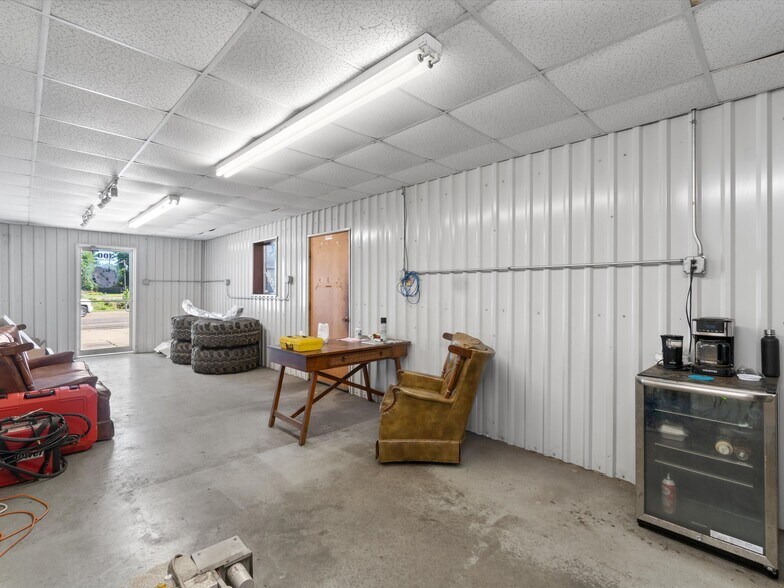 More Photos Of 300 State Highway 155 N, Gilmer Service For Sale