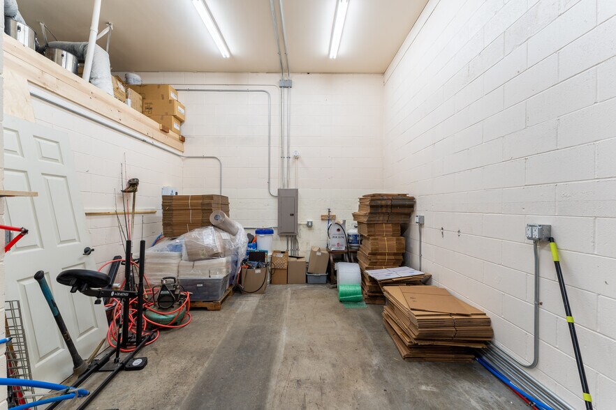 More Photos Of 292 State Highway 505, Winlock Flex For Lease