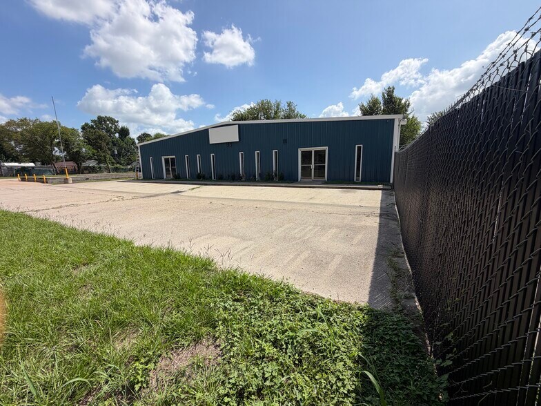 More Photos Of 16410 Lee Rd, Humble Unknown For Lease