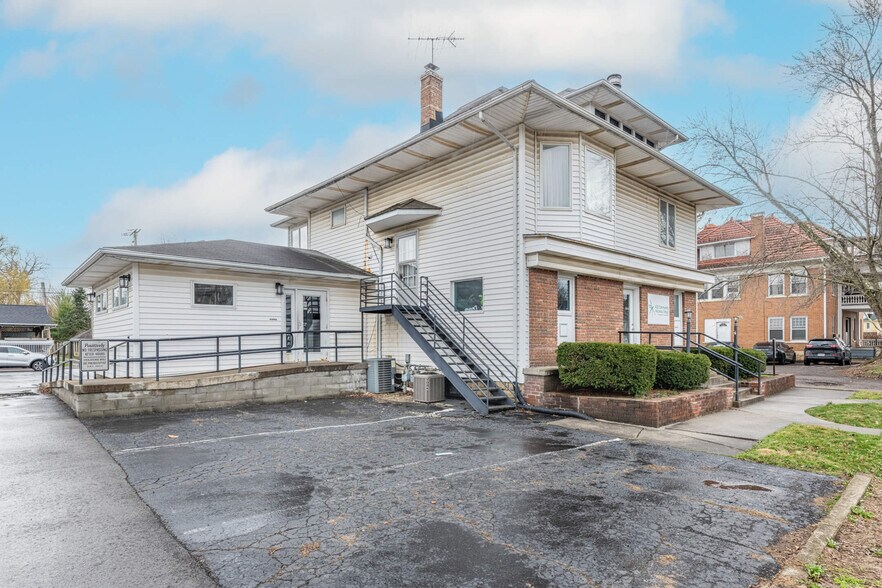 More Photos Of 227 E Cecil St, Springfield Restaurant For Sale