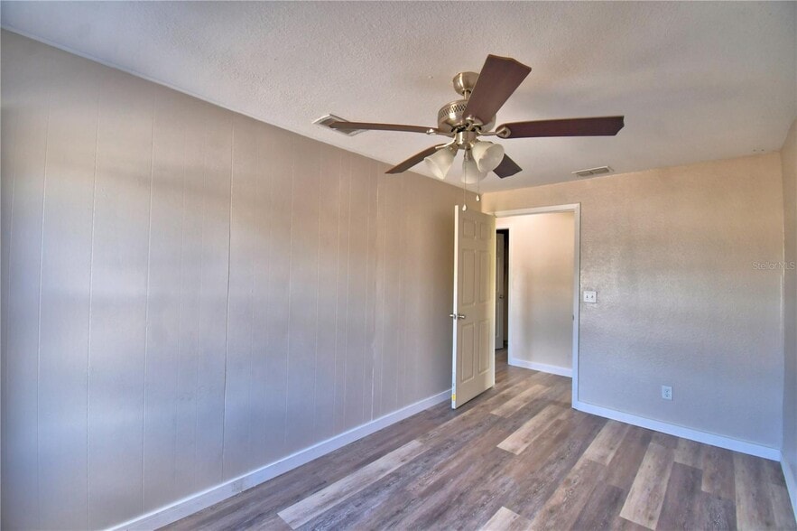 More Photos Of 208 Center St, Auburndale Office For Sale