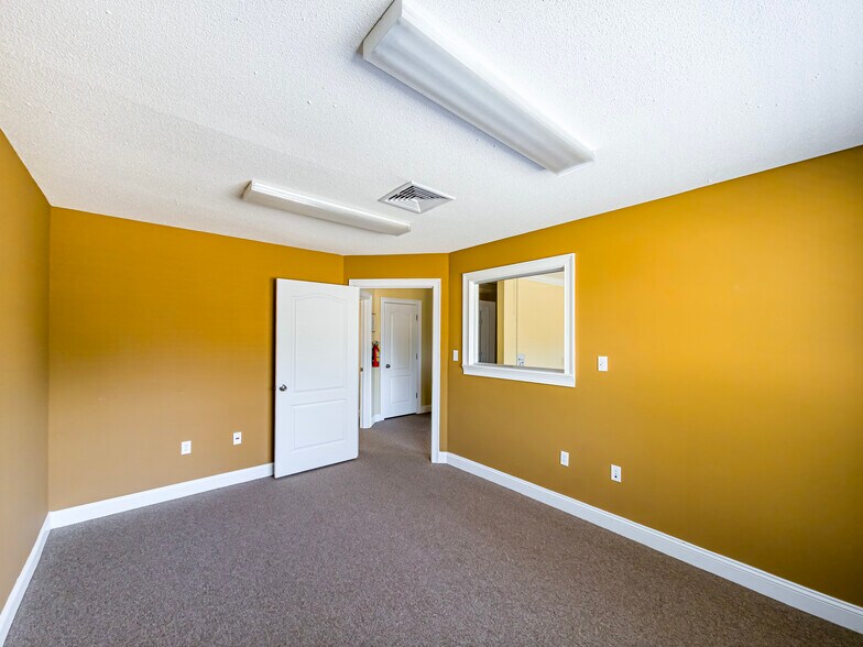 More Photos Of 415 Cowart Ave, Valdosta Office For Sale