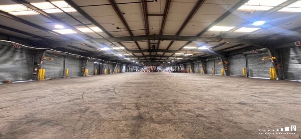 More Photos Of 821 Saint George Ave, Woodbridge Truck Terminal For Lease
