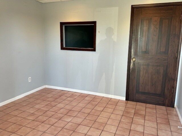 More Photos Of 2540-2550 45th St, Highland General Retail For Lease