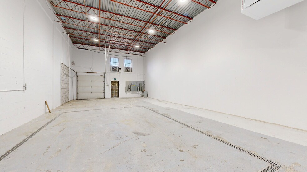 Primary Photo Of 1050-1070 Rue Beaulac, Montréal Light Distribution For Lease