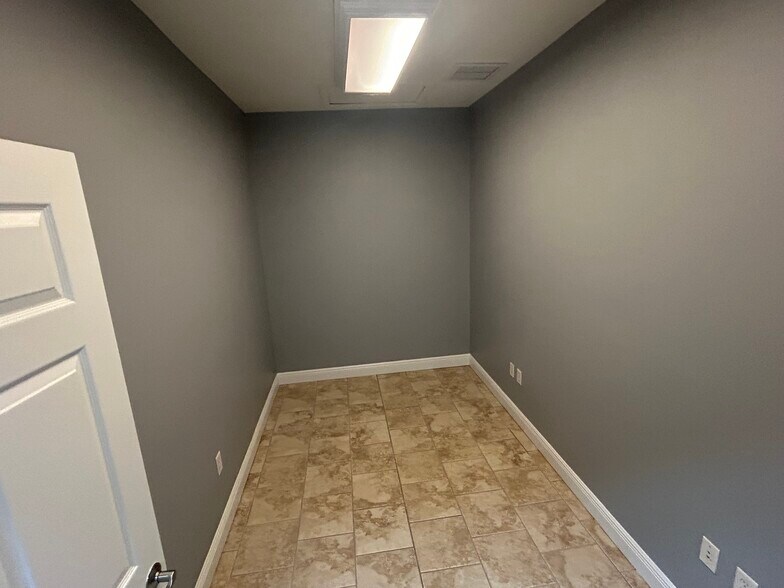 More Photos Of 565 S Hercules Ave, Clearwater Office For Lease