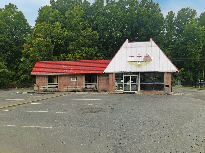 Primary Photo Of 3686 Reynolda Rd, Winston-Salem Restaurant For Lease