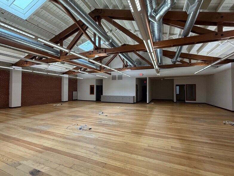 More Photos Of 127 SW 4th St, Corvallis Storefront For Sale