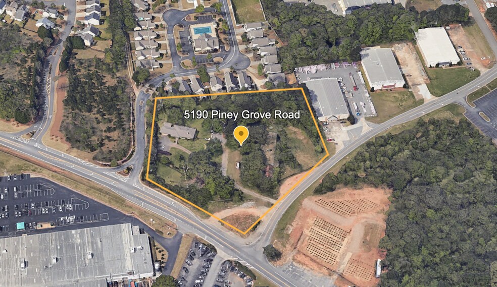 More Photos Of 5190 Piney Grove Rd, Cumming Office Residential For Lease