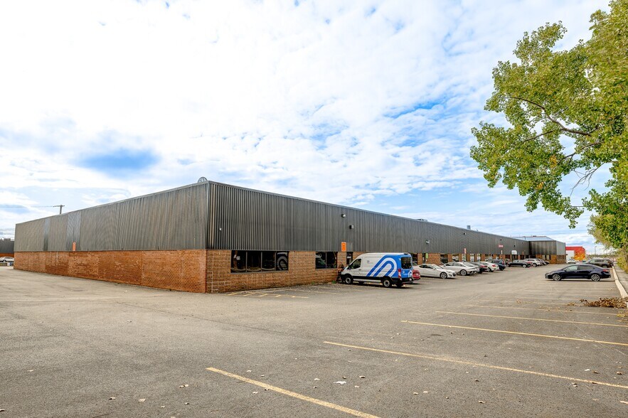 More Photos Of 3540-3600 St Griffith, Montréal Warehouse For Lease