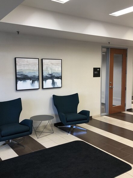 More Photos Of 9102 N Meridian St, Indianapolis Office For Lease