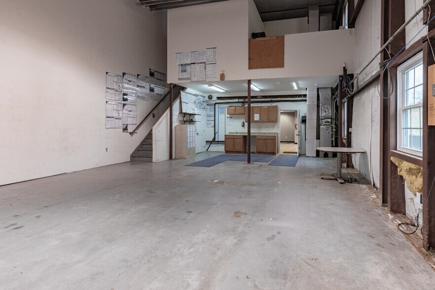 More Photos Of 72 Airport Dr, Wappingers Falls Manufacturing For Lease