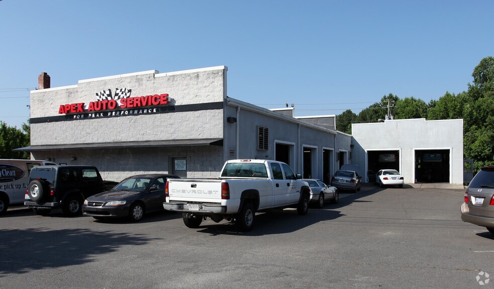 Primary Photo Of 708 E Williams St, Apex Auto Repair For Sale