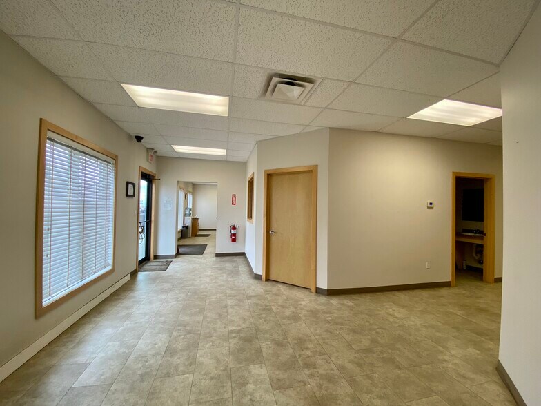 More Photos Of 6847 66 St, Lloydminster Manufacturing For Lease