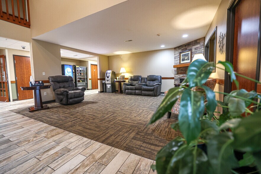 More Photos Of 625 W Washington St, Pittsfield Hotel For Sale