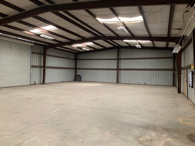 More Photos Of 3502 Gilmore Ave, Bakersfield Warehouse For Lease