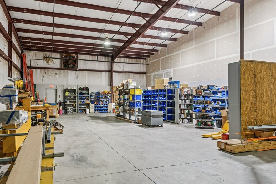 More Photos Of 3270 Benchmark Dr, Ladson Manufacturing For Lease