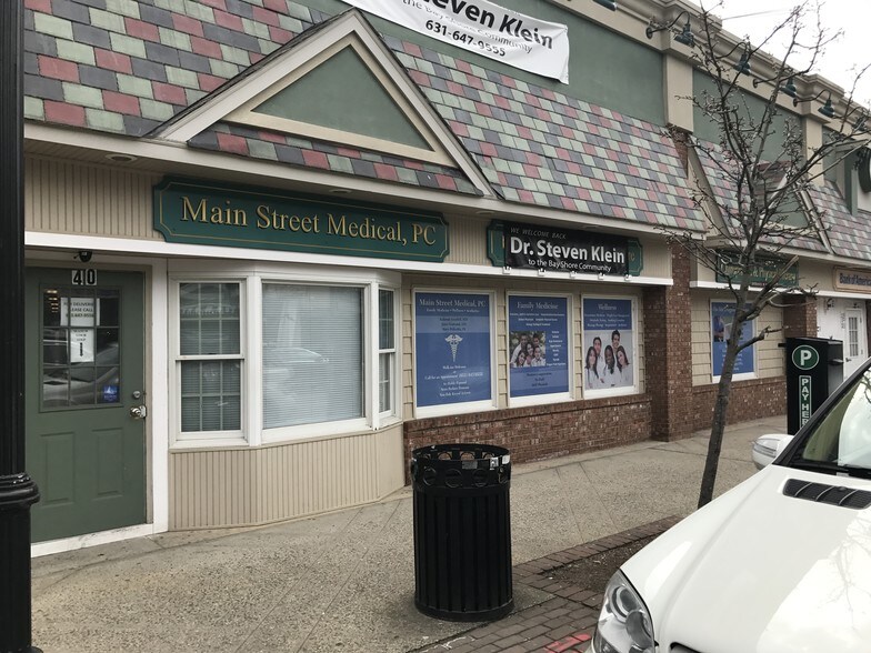 More Photos Of 30-40 E Main St, Bay Shore Storefront Retail Office For Lease