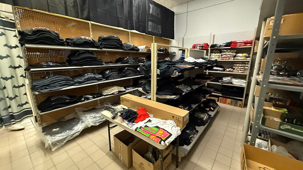 More Photos Of 319-321 Portage Ave, Winnipeg General Retail For Sale