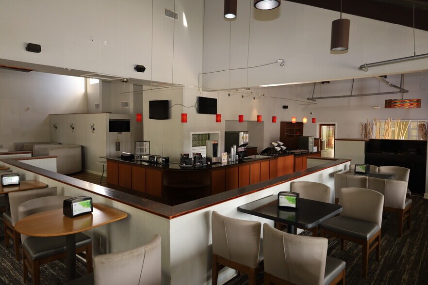 More Photos Of 1901 Palm Beach Lakes Blvd, West Palm Beach Hotel For Lease