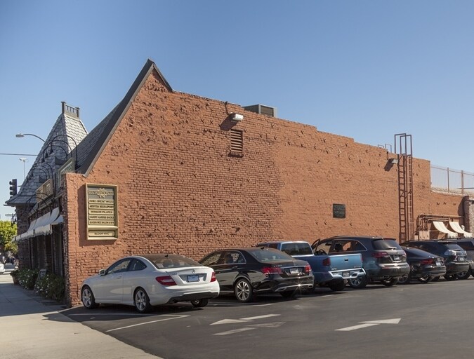 More Photos Of 2528-2538 San Vicente Blvd, Santa Monica Storefront For Lease