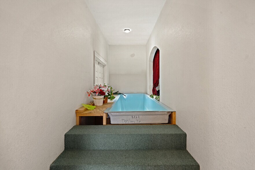 More Photos Of 2225 S State Highway 95, Taylor Freestanding For Lease