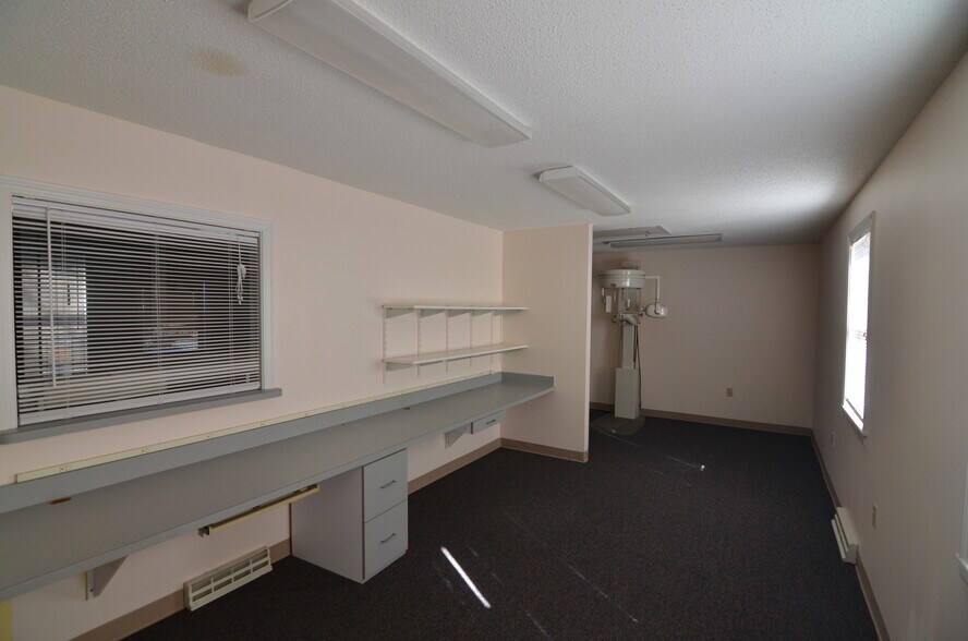 More Photos Of 180 Poquonock Ave, Windsor Medical For Lease