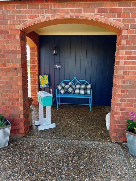 More Photos Of 1816 S Buerkle St, Stuttgart Office For Sale