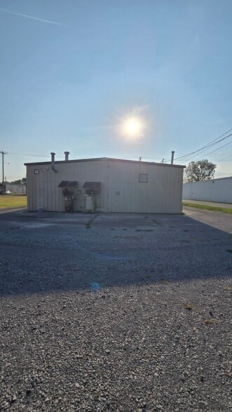 More Photos Of 210 S Maple St, Lebanon Warehouse For Lease