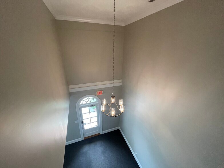 More Photos Of 2719 Graves Dr, Goldsboro Office For Lease